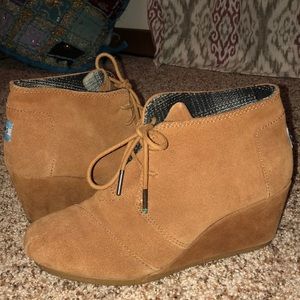 Women’s TOMS Camel Wedges